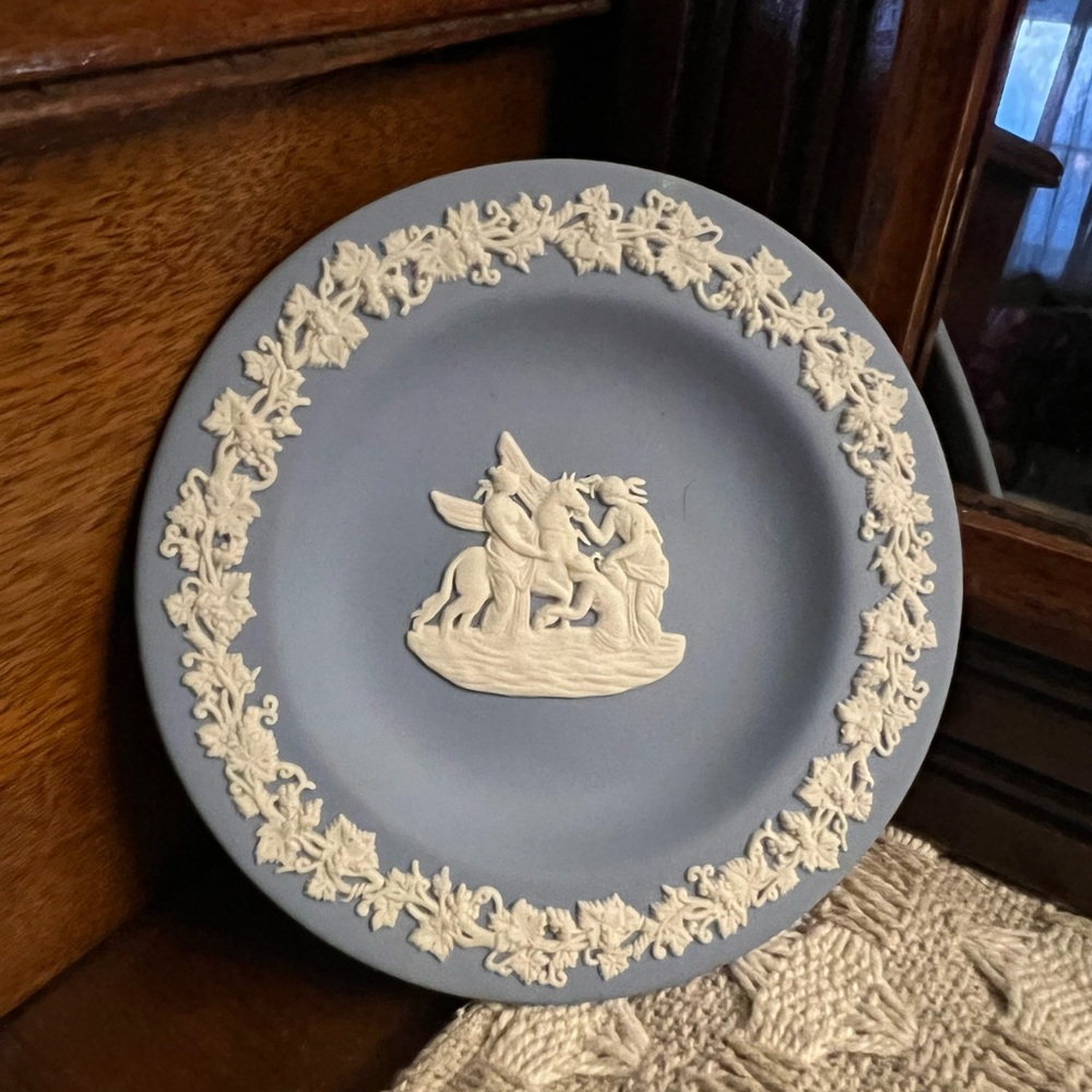 WEDGEWOOD *Vintage* Blue Jasperware Pin Dish Stoneware White Relief Decorations